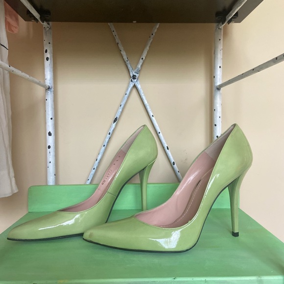 Stuart Weitzman Green Pointed Heel - Picture 2 of 4